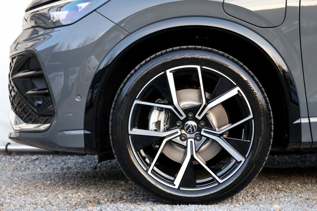 VOLKSWAGEN TIGUAN 1.5 eHybrid R-Line Edition - 272 pk **Pano / Trekhaak / 5j garantie, Autobedrijf Ploemen Meerssen BV, Meerssen