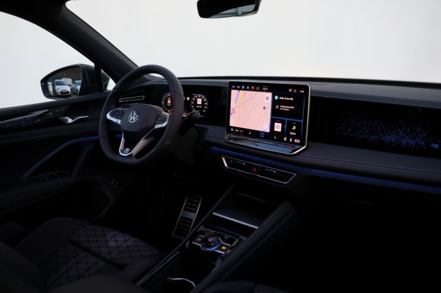 VOLKSWAGEN TIGUAN 1.5 eHybrid R-Line Edition - 272 pk **Pano / Trekhaak / 5j garantie, Autobedrijf Ploemen Meerssen BV, Meerssen