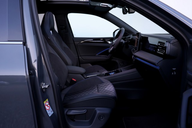 VOLKSWAGEN TIGUAN 1.5 eHybrid R-Line Edition - 272 pk **Pano / Trekhaak / 5j garantie, Autobedrijf Ploemen Meerssen BV, Meerssen