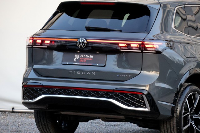 VOLKSWAGEN TIGUAN 1.5 eHybrid R-Line Edition - 272 pk **Pano / Trekhaak / 5j garantie, Autobedrijf Ploemen Meerssen BV, Meerssen