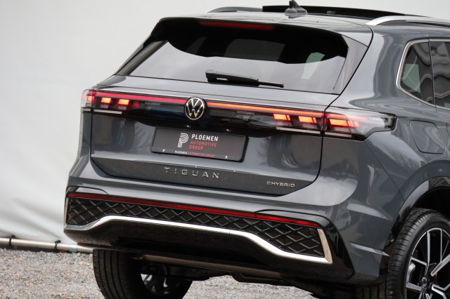 VOLKSWAGEN TIGUAN 1.5 eHybrid R-Line Edition - 272 pk **Pano / Trekhaak / 5j garantie, Autobedrijf Ploemen Meerssen BV, Meerssen