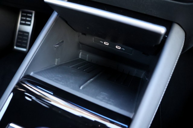 VOLKSWAGEN TIGUAN 1.5 eHybrid R-Line Edition - 272 pk **Pano / Trekhaak / 5j garantie, Autobedrijf Ploemen Meerssen BV, Meerssen