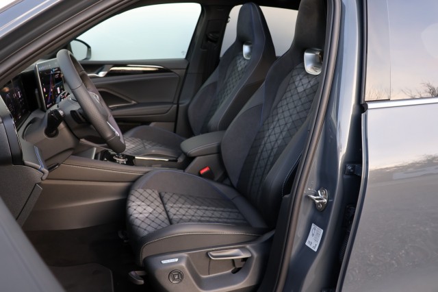 VOLKSWAGEN TIGUAN 1.5 eHybrid R-Line Edition - 272 pk **Pano / Trekhaak / 5j garantie, Autobedrijf Ploemen Meerssen BV, Meerssen