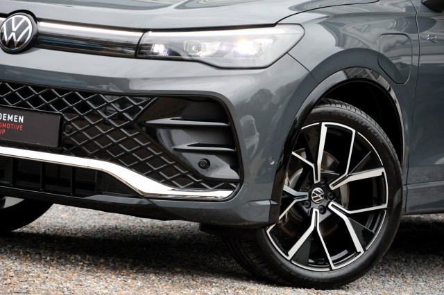 VOLKSWAGEN TIGUAN 1.5 eHybrid R-Line Edition - 272 pk **Pano / Trekhaak / 5j garantie, Autobedrijf Ploemen Meerssen BV, Meerssen