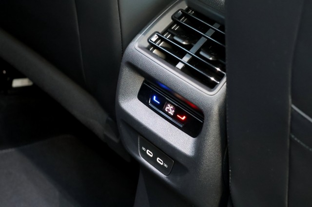 VOLKSWAGEN TIGUAN 1.5 eHybrid R-Line Edition - 272 pk **Pano / Trekhaak / 5j garantie, Autobedrijf Ploemen Meerssen BV, Meerssen