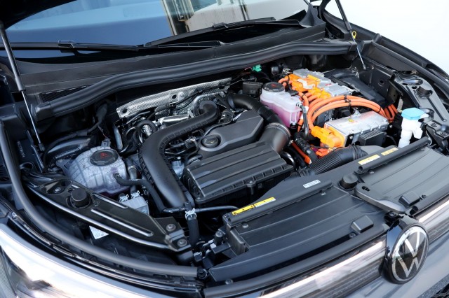 VOLKSWAGEN TIGUAN 1.5 eHybrid R-Line Edition - 272 pk **Pano / Trekhaak / 5j garantie, Autobedrijf Ploemen Meerssen BV, Meerssen