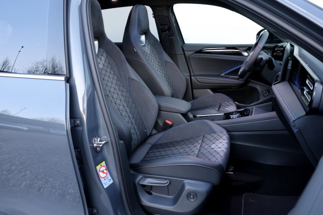 VOLKSWAGEN TIGUAN 1.5 eHybrid R-Line Edition - 272 pk **Pano / Trekhaak / 5j garantie, Autobedrijf Ploemen Meerssen BV, Meerssen