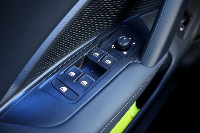 VOLKSWAGEN TIGUAN 1.5 eHybrid R-Line Edition - 272 pk **Pano / Trekhaak / 5j garantie, Autobedrijf Ploemen Meerssen BV, Meerssen