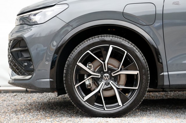 VOLKSWAGEN TIGUAN 1.5 eHybrid R-Line Edition - 272 pk **Pano / Trekhaak / 5j garantie, Autobedrijf Ploemen Meerssen BV, Meerssen