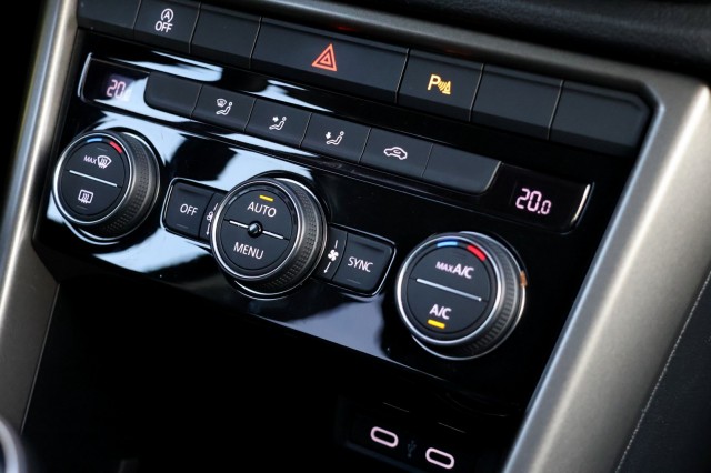 VOLKSWAGEN T-ROC 1.0 TSI Style - 110 pk , Autobedrijf Ploemen Meerssen BV, Meerssen