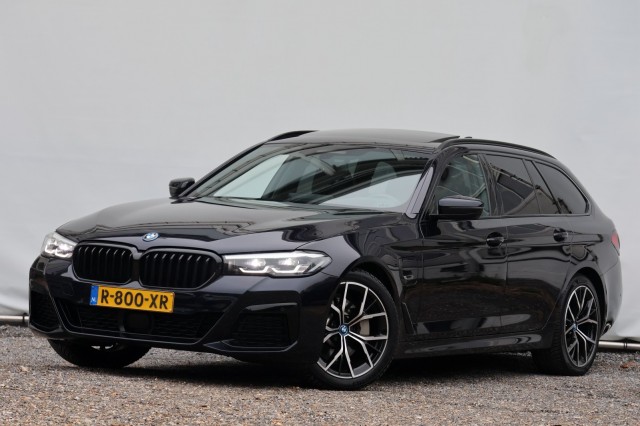 BMW 5-SERIE Touring 530e M-Sport - 292 pk **Pano / Trekh / Head up / Harman Kardon , Autobedrijf Ploemen Meerssen BV, Meerssen