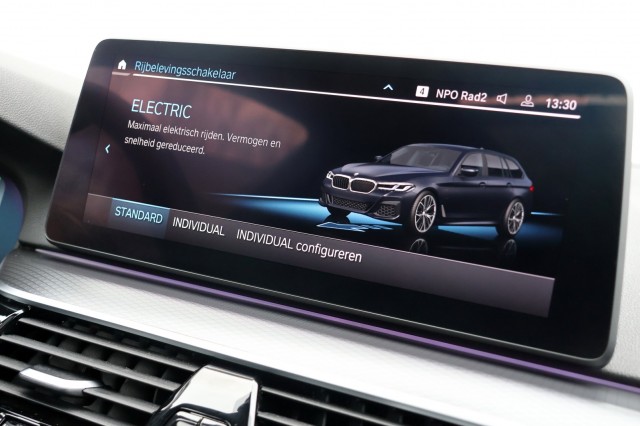 BMW 5-SERIE Touring 530e M-Sport - 292 pk **Pano / Trekh / Head up / Harman Kardon , Autobedrijf Ploemen Meerssen BV, Meerssen