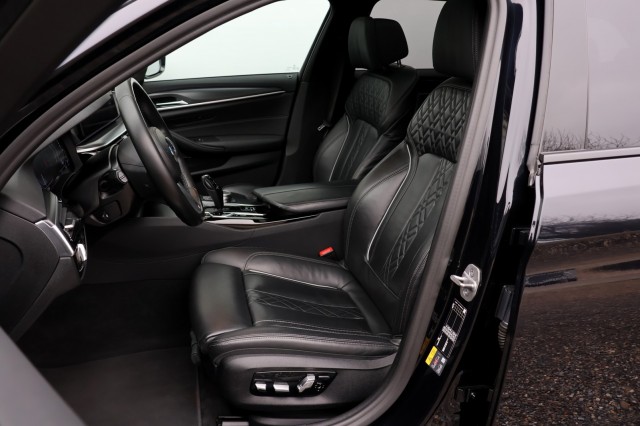 BMW 5-SERIE Touring 530e M-Sport - 292 pk **Pano / Trekh / Head up / Harman Kardon , Autobedrijf Ploemen Meerssen BV, Meerssen