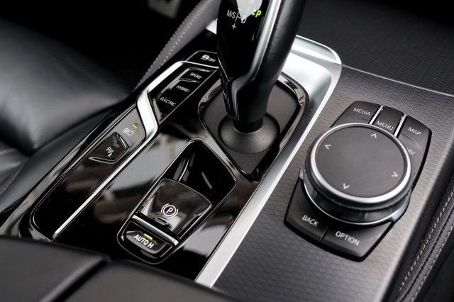 BMW 5-SERIE Touring 530e M-Sport - 292 pk **Pano / Trekh / Head up / Harman Kardon , Autobedrijf Ploemen Meerssen BV, Meerssen