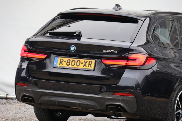 BMW 5-SERIE Touring 530e M-Sport - 292 pk **Pano / Trekh / Head up / Harman Kardon , Autobedrijf Ploemen Meerssen BV, Meerssen