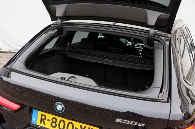 BMW 5-SERIE Touring 530e M-Sport - 292 pk **Pano / Trekh / Head up / Harman Kardon , Autobedrijf Ploemen Meerssen BV, Meerssen