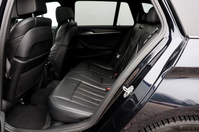BMW 5-SERIE Touring 530e M-Sport - 292 pk **Pano / Trekh / Head up / Harman Kardon , Autobedrijf Ploemen Meerssen BV, Meerssen