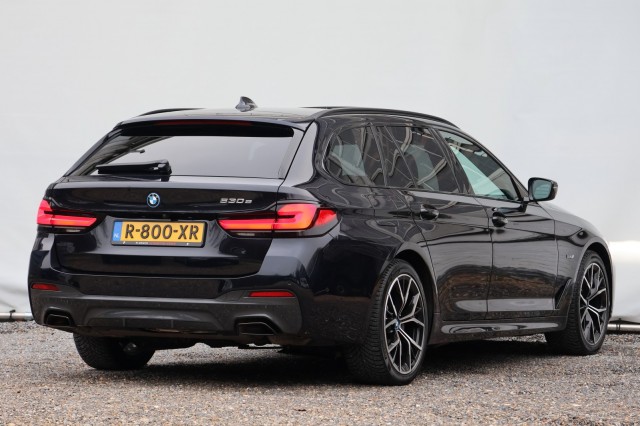 BMW 5-SERIE Touring 530e M-Sport - 292 pk **Pano / Trekh / Head up / Harman Kardon , Autobedrijf Ploemen Meerssen BV, Meerssen