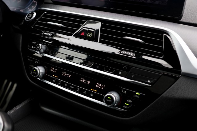 BMW 5-SERIE Touring 530e M-Sport - 292 pk **Pano / Trekh / Head up / Harman Kardon , Autobedrijf Ploemen Meerssen BV, Meerssen