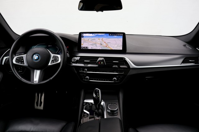 BMW 5-SERIE Touring 530e M-Sport - 292 pk **Pano / Trekh / Head up / Harman Kardon , Autobedrijf Ploemen Meerssen BV, Meerssen