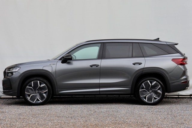 SKODA KODIAQ 1.5 TSI PHEV Sportline Business - 204 pk **Trekhaak / DCC / 20 inch Rila, Autobedrijf Ploemen Meerssen BV, Meerssen