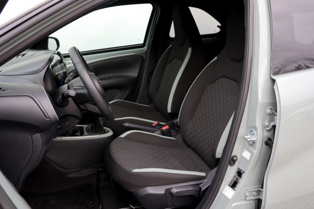 TOYOTA AYGO X 1.0 VVT-i MT Pulse - 72 pk **Bi-tone / Camera / Carplay, Autobedrijf Ploemen Meerssen BV, Meerssen