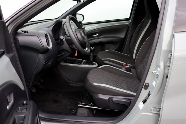 TOYOTA AYGO X 1.0 VVT-i MT Pulse - 72 pk **Bi-tone / Camera / Carplay, Autobedrijf Ploemen Meerssen BV, Meerssen
