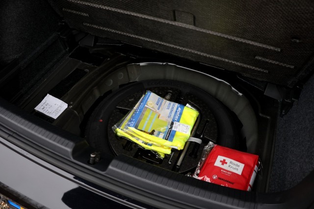 VOLKSWAGEN POLO 1.0 TSI DSG Comfortline - 95 pk **Navi / Carplay / PDC / ACC, Autobedrijf Ploemen Meerssen BV, Meerssen