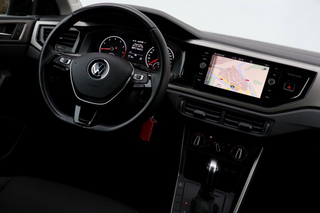 VOLKSWAGEN POLO 1.0 TSI DSG Comfortline - 95 pk **Navi / Carplay / PDC / ACC, Autobedrijf Ploemen Meerssen BV, Meerssen