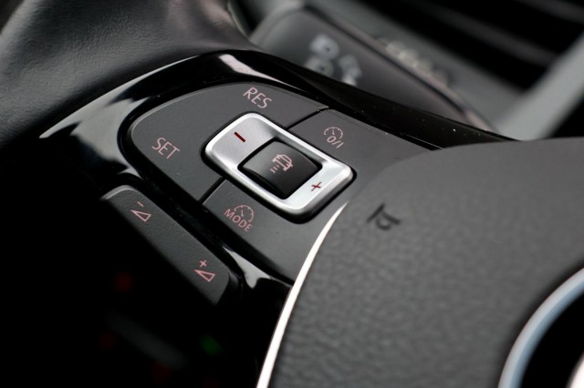 VOLKSWAGEN POLO 1.0 TSI DSG Comfortline - 95 pk **Navi / Carplay / PDC / ACC, Autobedrijf Ploemen Meerssen BV, Meerssen