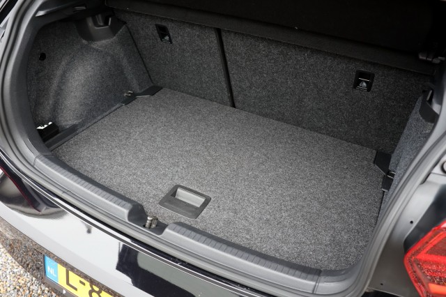 VOLKSWAGEN POLO 1.0 TSI DSG Comfortline - 95 pk **Navi / Carplay / PDC / ACC, Autobedrijf Ploemen Meerssen BV, Meerssen