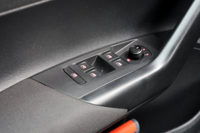 VOLKSWAGEN POLO 1.0 TSI DSG Comfortline - 95 pk **Navi / Carplay / PDC / ACC, Autobedrijf Ploemen Meerssen BV, Meerssen