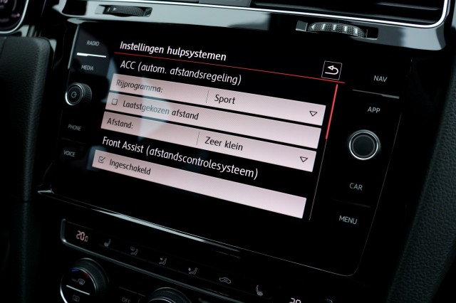 VOLKSWAGEN GOLF 2.0 TSI GTI Performance - 245 pk **Pano / Keyless / Camera, Autobedrijf Ploemen Meerssen BV, Meerssen