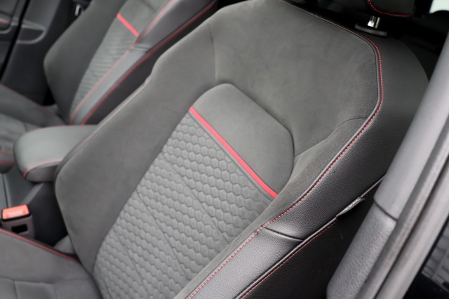 VOLKSWAGEN GOLF 2.0 TSI GTI Performance - 245 pk **Pano / Keyless / Camera, Autobedrijf Ploemen Meerssen BV, Meerssen