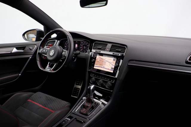 VOLKSWAGEN GOLF 2.0 TSI GTI Performance - 245 pk **Pano / Keyless / Camera, Autobedrijf Ploemen Meerssen BV, Meerssen