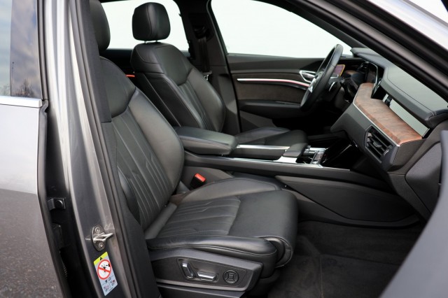 AUDI E-TRON 55 Quattro Advanced Pro Line Plus - 408 pk **113K nieuw / Pano / Head up, Autobedrijf Ploemen Meerssen BV, Meerssen