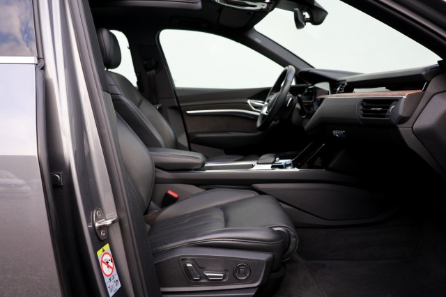 AUDI E-TRON 55 Quattro Advanced Pro Line Plus - 408 pk **113K nieuw / Pano / Head up, Autobedrijf Ploemen Meerssen BV, Meerssen