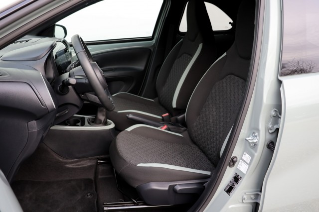 TOYOTA AYGO X 1.0 VVT-i MT Pulse - 72 pk **Bi-tone / Camera / Carplay, Autobedrijf Ploemen Meerssen BV, Meerssen