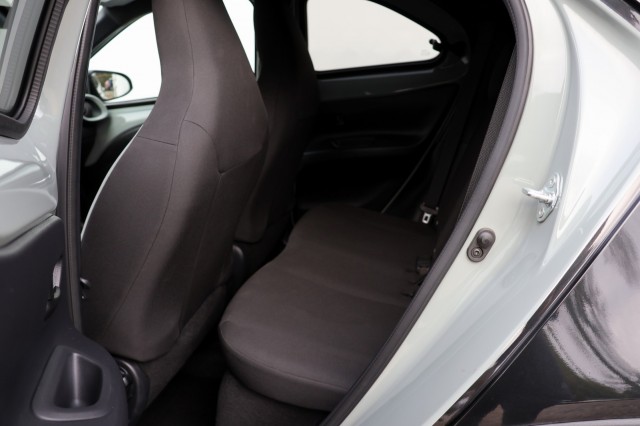 TOYOTA AYGO X 1.0 VVT-i MT Pulse - 72 pk **Bi-tone / Camera / Carplay, Autobedrijf Ploemen Meerssen BV, Meerssen