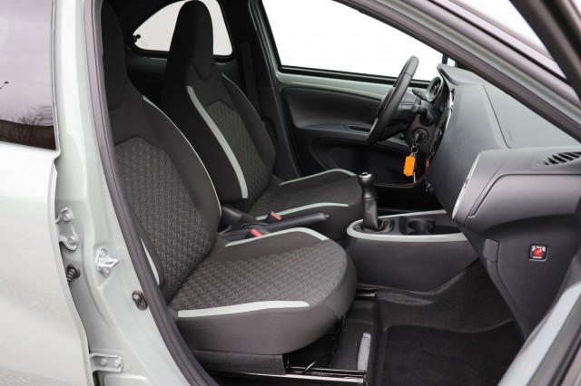 TOYOTA AYGO X 1.0 VVT-i MT Pulse - 72 pk **Bi-tone / Camera / Carplay, Autobedrijf Ploemen Meerssen BV, Meerssen