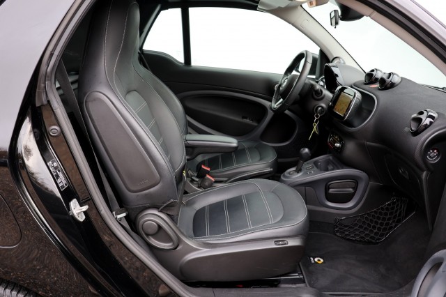 SMART FORTWO Cabrio EQ Business Solution 18 kWh - 82 pk **NAP / Leer / Navi, Autobedrijf Ploemen Meerssen BV, Meerssen