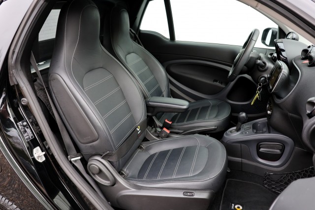 SMART FORTWO Cabrio EQ Business Solution 18 kWh - 82 pk **NAP / Leer / Navi, Autobedrijf Ploemen Meerssen BV, Meerssen