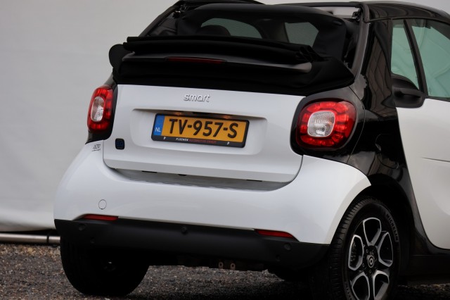 SMART FORTWO Cabrio EQ Business Solution 18 kWh - 82 pk **NAP / Leer / Navi, Autobedrijf Ploemen Meerssen BV, Meerssen
