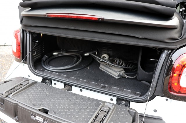 SMART FORTWO Cabrio EQ Business Solution 18 kWh - 82 pk **NAP / Leer / Navi, Autobedrijf Ploemen Meerssen BV, Meerssen