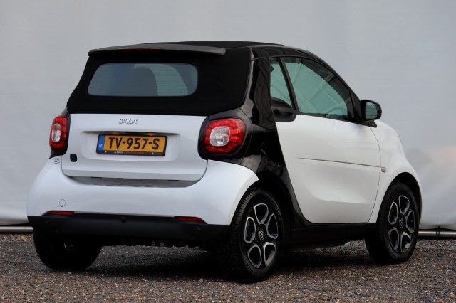 SMART FORTWO Cabrio EQ Business Solution 18 kWh - 82 pk **NAP / Leer / Navi, Autobedrijf Ploemen Meerssen BV, Meerssen