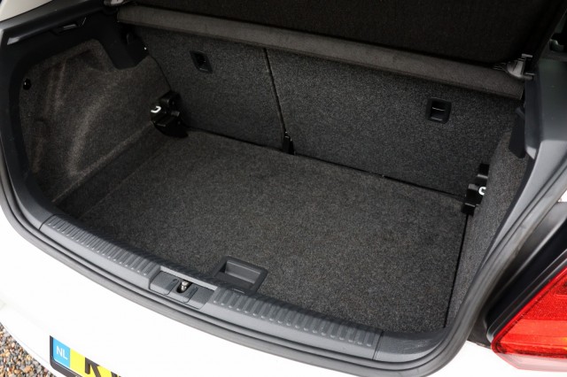 VOLKSWAGEN POLO 1.2 TSI Comfortline - 90 pk **Airco / Bluetooth, Autobedrijf Ploemen Meerssen BV, Meerssen