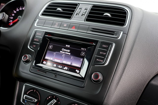 VOLKSWAGEN POLO 1.2 TSI Comfortline - 90 pk **Airco / Bluetooth, Autobedrijf Ploemen Meerssen BV, Meerssen