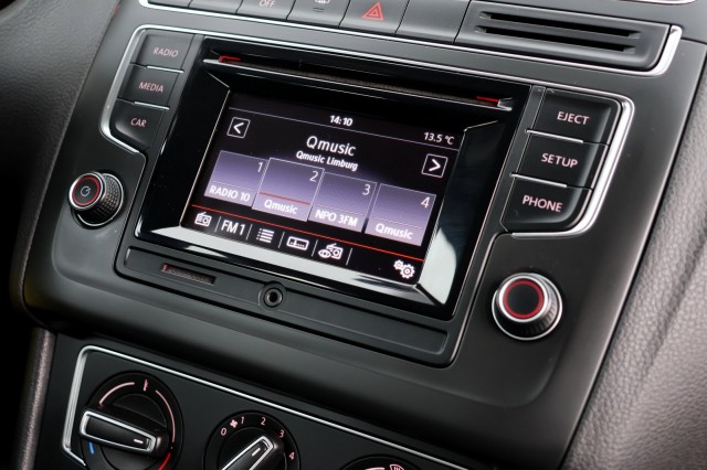 VOLKSWAGEN POLO 1.2 TSI Comfortline - 90 pk **Airco / Bluetooth, Autobedrijf Ploemen Meerssen BV, Meerssen