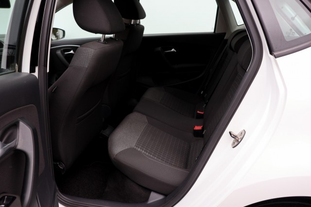 VOLKSWAGEN POLO 1.2 TSI Comfortline - 90 pk **Airco / Bluetooth, Autobedrijf Ploemen Meerssen BV, Meerssen