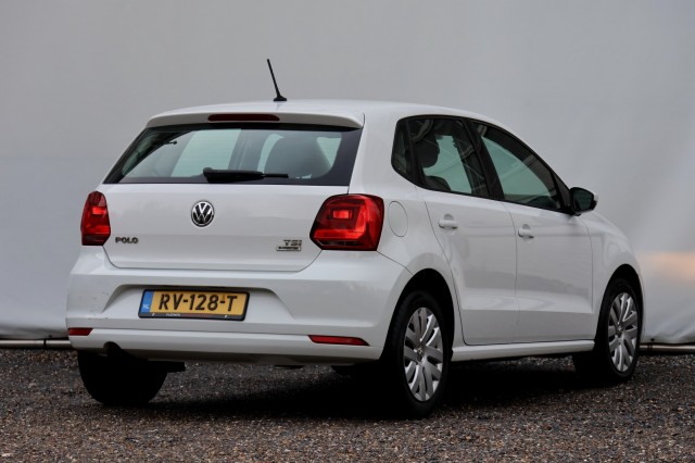 VOLKSWAGEN POLO 1.2 TSI Comfortline - 90 pk **Airco / Bluetooth, Autobedrijf Ploemen Meerssen BV, Meerssen